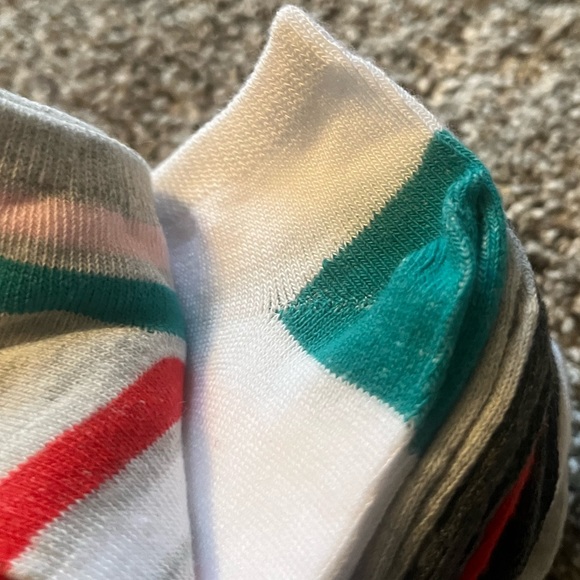 Majesty Brands Mistle Toes No Show Socks - Fits sizes 4-10 (Set of 10) - Picture 4 of 11